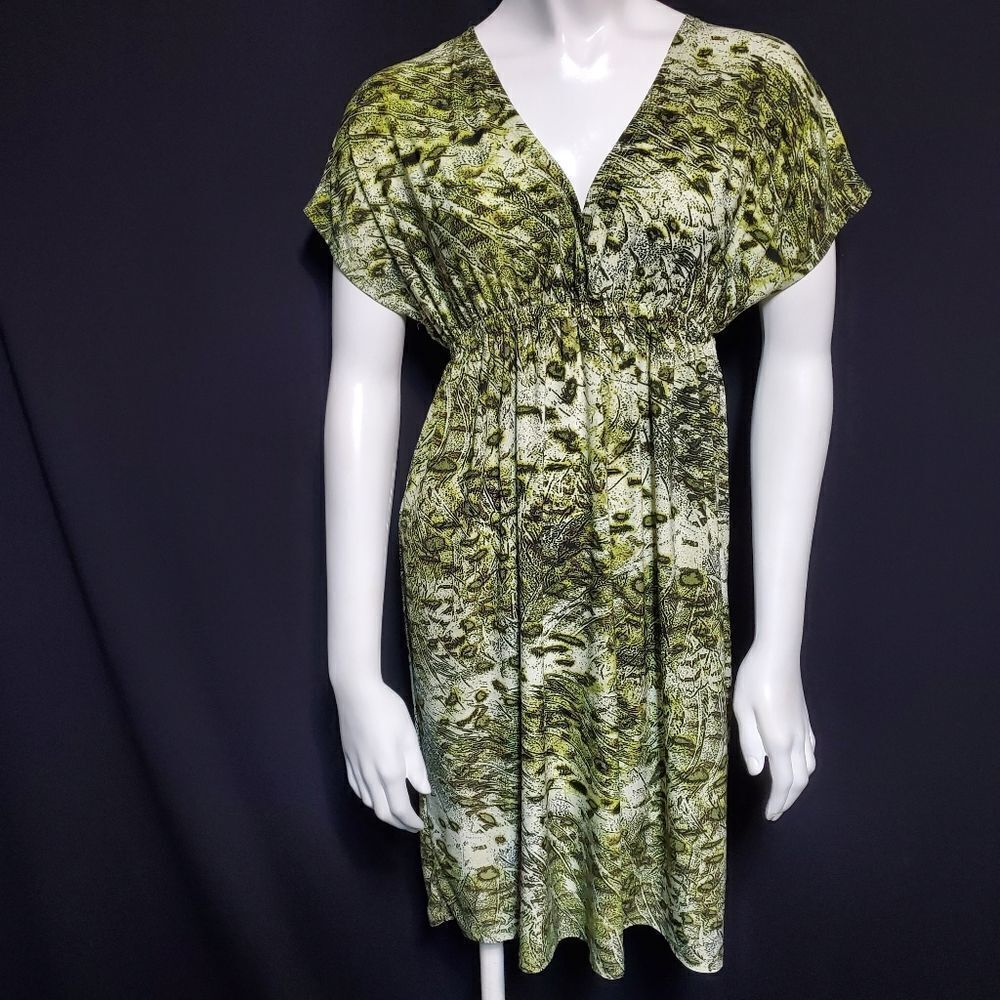Green Patterned Dress - Picture 2 of 4